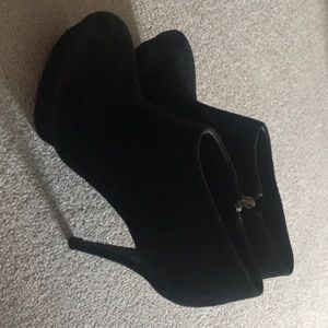 Tory Burch Platform Bootoes